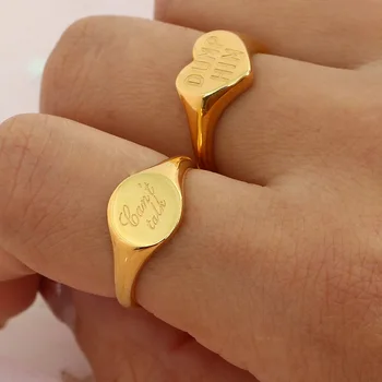 2022 Мода из нержавеющей стали Резьба слова Новая мода Золотой цвет Обручальные кольца в форме сердца для женщины Подарок ювелирных изделий